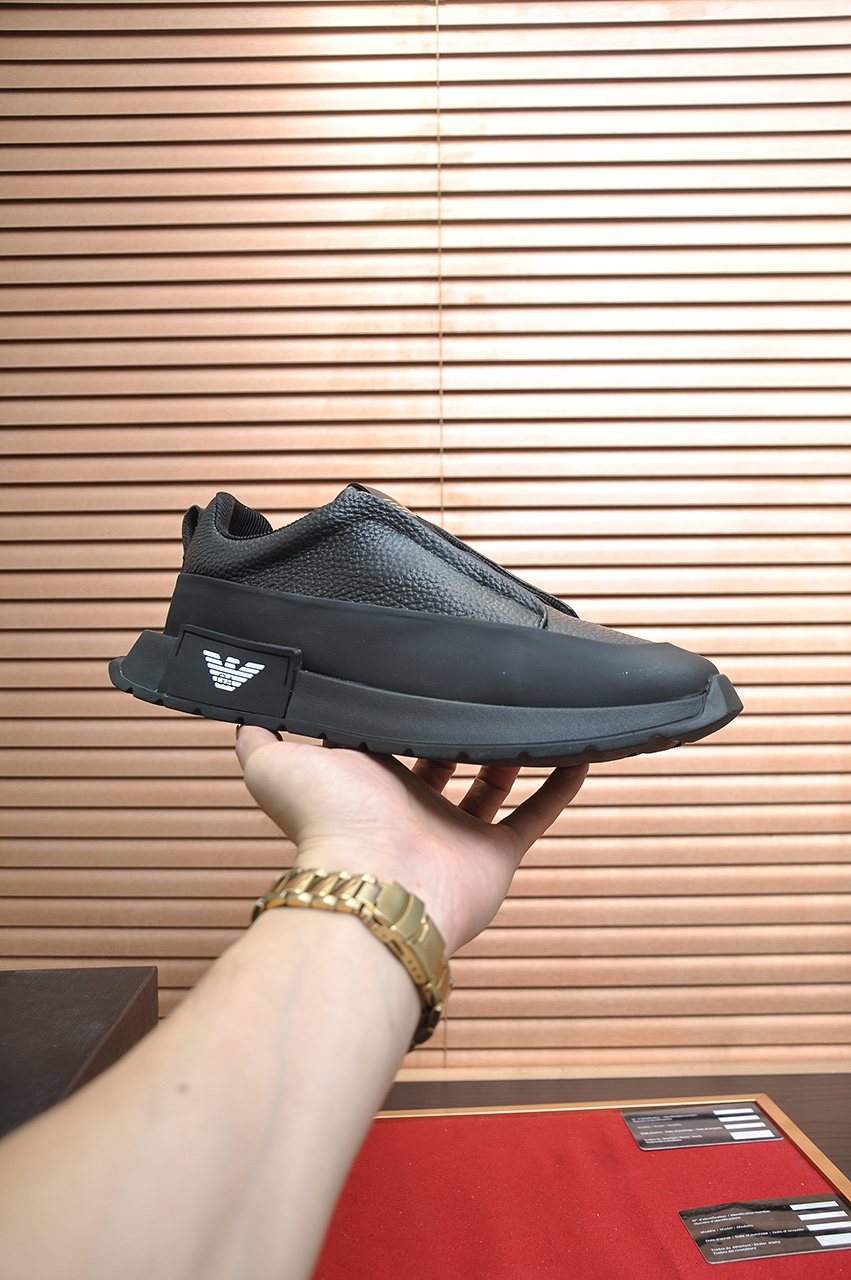Armani Eagle-Accent Low-Top Sneakers